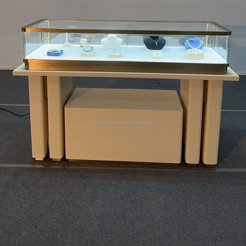 Wystawowa gablota na zegarki i – Luxury Watch Exhibition recenzja i cena